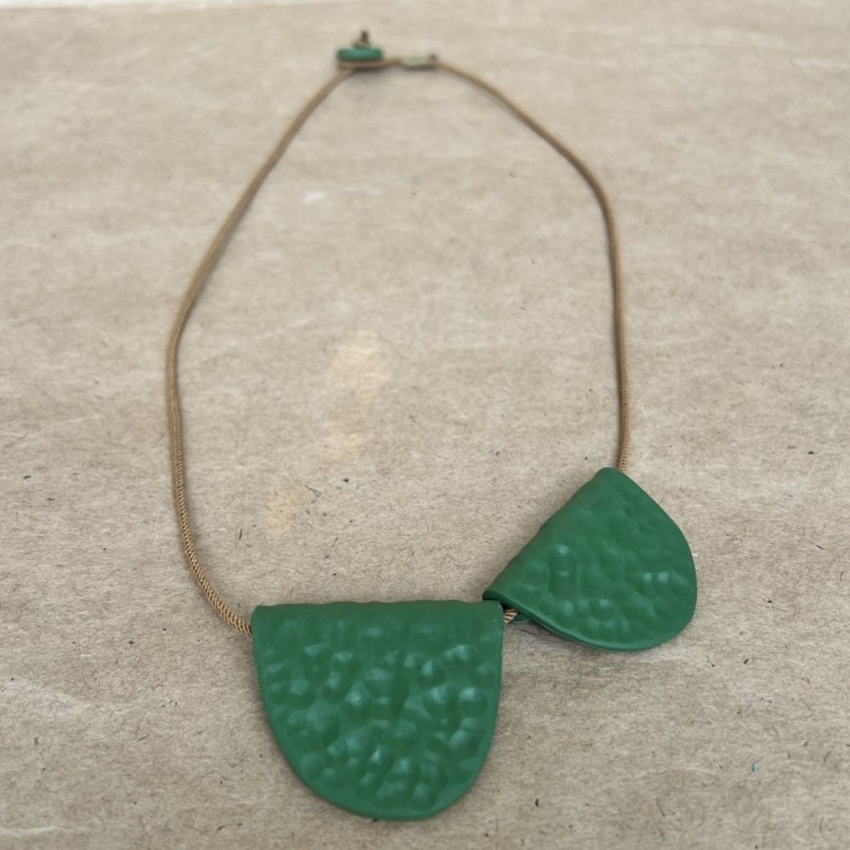 AMANI NECKLACE OLIVE GREEN